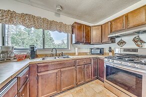 'double D Cabin' w/ Deck, 4 Mi to Grindstone Lake!