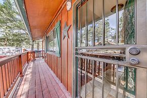 'double D Cabin' w/ Deck, 4 Mi to Grindstone Lake!