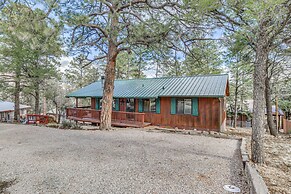 'double D Cabin' w/ Deck, 4 Mi to Grindstone Lake!