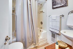 Riverfront Topsham Home ~ 28 Mi to Portland!