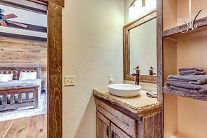 Quiet Blue Ridge Cabin w/ Hot Tub, Mountain Views!