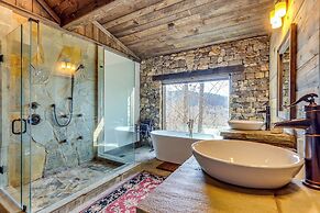 Quiet Blue Ridge Cabin w/ Hot Tub, Mountain Views!