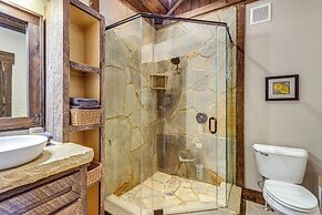 Quiet Blue Ridge Cabin w/ Hot Tub, Mountain Views!