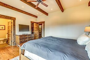 Quiet Blue Ridge Cabin w/ Hot Tub, Mountain Views!