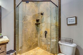 Quiet Blue Ridge Cabin w/ Hot Tub, Mountain Views!