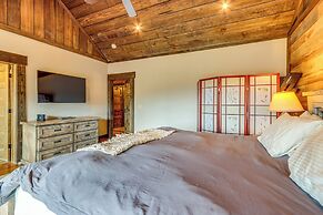 Quiet Blue Ridge Cabin w/ Hot Tub, Mountain Views!