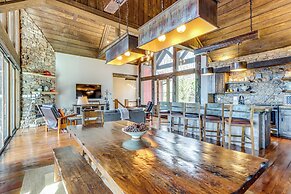 Quiet Blue Ridge Cabin w/ Hot Tub, Mountain Views!