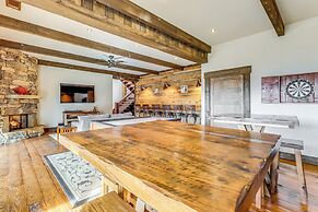 Quiet Blue Ridge Cabin w/ Hot Tub, Mountain Views!