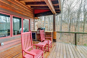 Quiet Blue Ridge Cabin w/ Hot Tub, Mountain Views!
