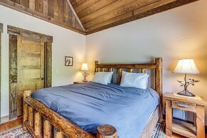 Quiet Blue Ridge Cabin w/ Hot Tub, Mountain Views!