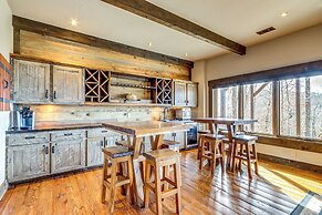 Quiet Blue Ridge Cabin w/ Hot Tub, Mountain Views!