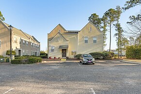 Community Pool & Tennis Court: Myrtle Beach Condo