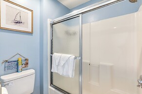 Community Pool & Tennis Court: Myrtle Beach Condo
