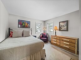 Legends 10 4br 4ba 4 Bedroom Townhouse by RedAwning