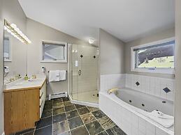 Legends 10 4br 4ba 4 Bedroom Townhouse by RedAwning