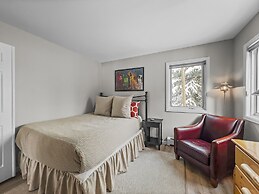 Legends 10 4br 4ba 4 Bedroom Townhouse by RedAwning