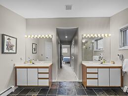 Legends 10 4br 4ba 4 Bedroom Townhouse by RedAwning