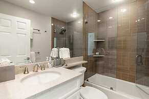 Northwoods E311 5 Bedroom Condo by RedAwning