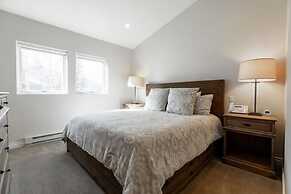 Northwoods E311 5 Bedroom Condo by RedAwning