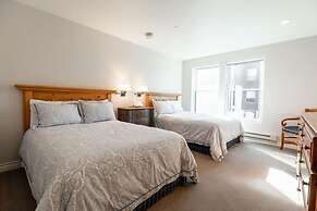 Northwoods E311 5 Bedroom Condo by RedAwning