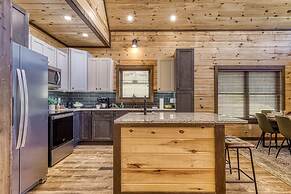 Er29 - Pop's Perch 2 Bedroom Cabin by RedAwning