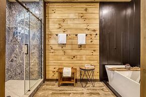 Er29 - Pop's Perch 2 Bedroom Cabin by RedAwning