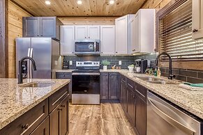 Er29 - Pop's Perch 2 Bedroom Cabin by RedAwning