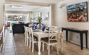 Waterfront 2-bed Townhouse - Harbour 17 2 Bedroom Townhouse by RedAwni