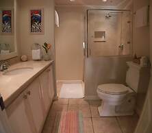 Waterfront Townhouse - Harbour 17 3 Bedroom Townhouse by RedAwning