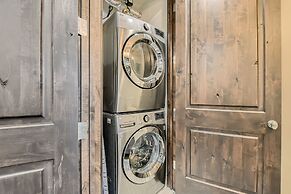 Blackstone Skiers Sanctuary With Private Hot Tub! 2 Bedroom Condo by R