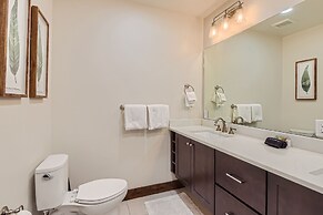 Blackstone Skiers Sanctuary With Private Hot Tub! 2 Bedroom Condo by R