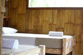 Jungle House - surf & stay