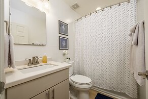 Kuic146w 1 Bedroom Condo by RedAwning