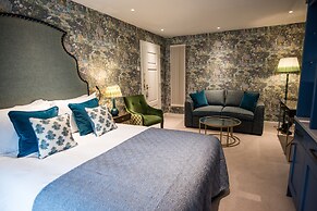 Dewars Restaurant & Rooms