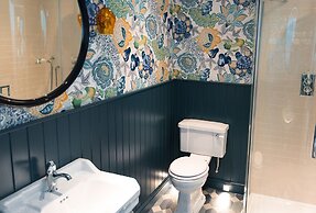 Dewars Restaurant & Rooms