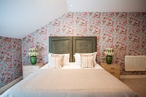 Dewars Restaurant & Rooms