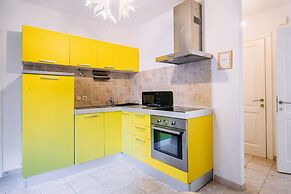 Illyria Old Town Apartment by DuHomes