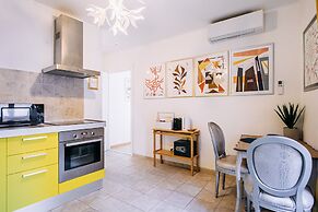 Illyria Old Town Apartment by DuHomes