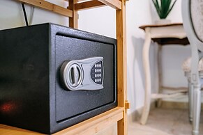 Illyria Old Town Apartment by DuHomes