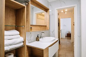 Illyria Old Town Apartment by DuHomes