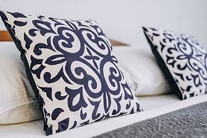 Illyria Old Town Apartment by DuHomes