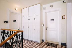 Illyria Old Town Apartment by DuHomes