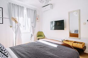 Illyria Old Town Apartment by DuHomes