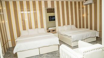 Perly Gate Residence