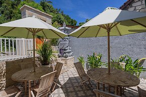 Seven Angels Villa and Hostel