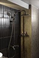 Kin Wander Tan Binh, The Mountain