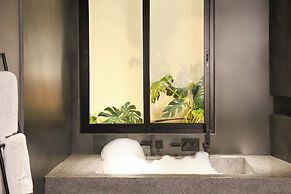 Kin Wander Tan Binh, The Mountain