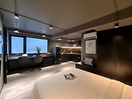 Kin Wander Tan Binh, The Mountain