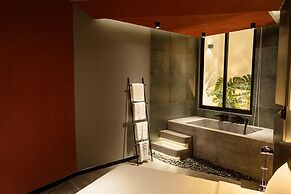 Kin Wander Tan Binh, The Mountain