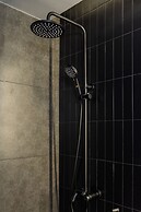 Kin Wander Tan Binh, The Mountain